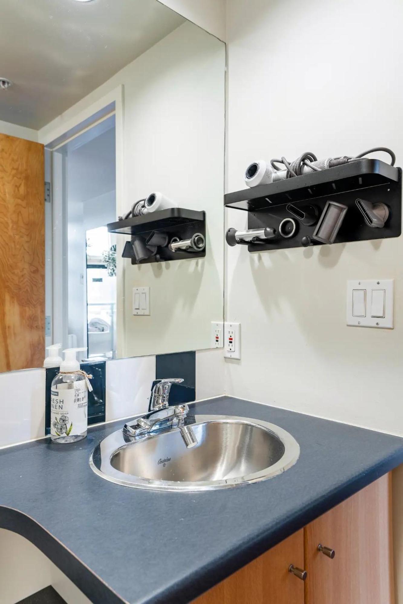 Loft In Downtown Vancouver With Free Parking المظهر الخارجي الصورة